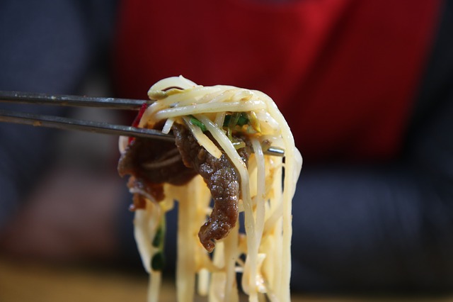 休日の昼食は麺類